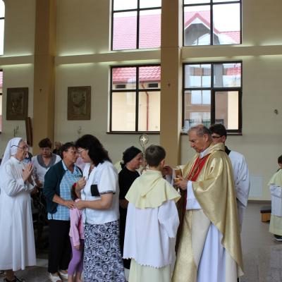31 iulie: Roman ("Isus, Bunul Păstor"): Înmânarea numirilor preoţilor nou-sfinţiţi