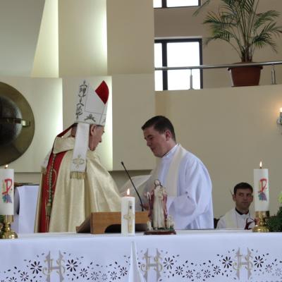 31 iulie: Roman ("Isus, Bunul Păstor"): Înmânarea numirilor preoţilor nou-sfinţiţi