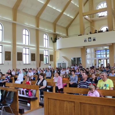 31 iulie: Roman ("Isus, Bunul Păstor"): Înmânarea numirilor preoţilor nou-sfinţiţi