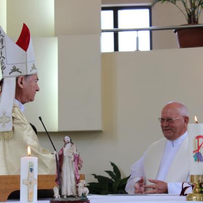31 iulie: Roman ("Isus, Bunul Păstor"): Înmânarea numirilor preoţilor nou-sfinţiţi