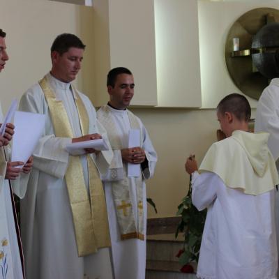 31 iulie: Roman ("Isus, Bunul Păstor"): Înmânarea numirilor preoţilor nou-sfinţiţi