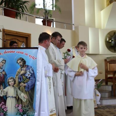 31 iulie: Roman ("Isus, Bunul Păstor"): Înmânarea numirilor preoţilor nou-sfinţiţi