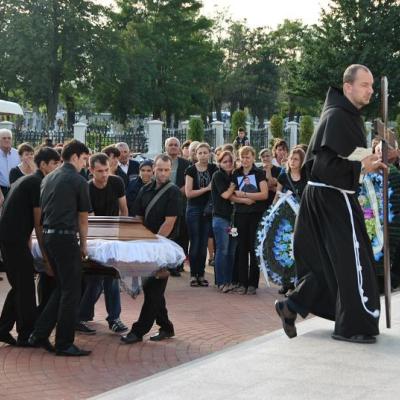 2 august: Luizi-Călugăra: In memoriam pr. Petru Avădăni şi fr. Petrică Sascău