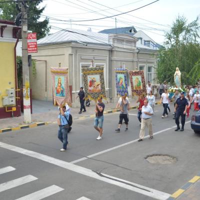 14 august: Bacău: În procesiune la Baraţi: "S-a meritat să fiu acolo"
