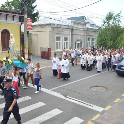 14 august: Bacău: În procesiune la Baraţi: "S-a meritat să fiu acolo"