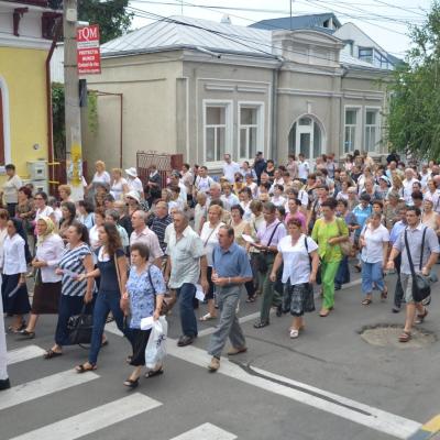 14 august: Bacău: În procesiune la Baraţi: "S-a meritat să fiu acolo"
