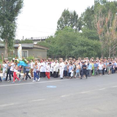 14 august: Bacău: În procesiune la Baraţi: "S-a meritat să fiu acolo"