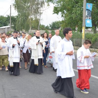 14 august: Bacău: În procesiune la Baraţi: "S-a meritat să fiu acolo"