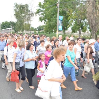 14 august: Bacău: În procesiune la Baraţi: "S-a meritat să fiu acolo"