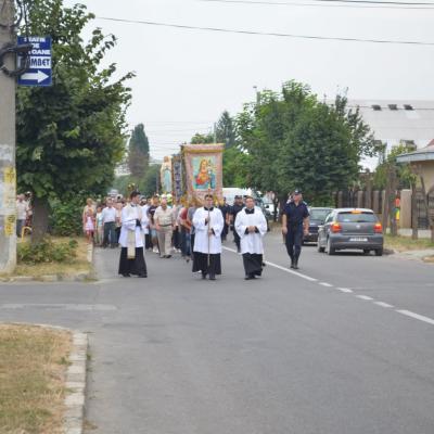 14 august: Bacău: În procesiune la Baraţi: "S-a meritat să fiu acolo"