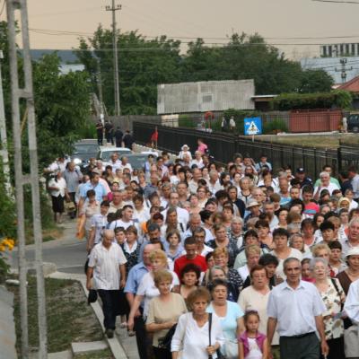 15 august: Baraţi: Procesiune în sărbătoarea Adormirea Maicii Domnului