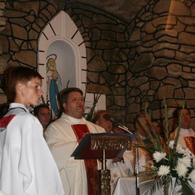 15 august: Baraţi: Procesiune în sărbătoarea Adormirea Maicii Domnului