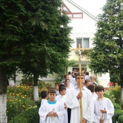 15 august: Baraţi: Procesiune în sărbătoarea Adormirea Maicii Domnului