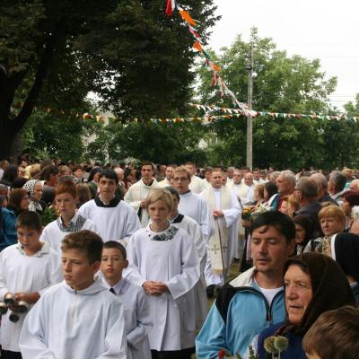 15 august: Baraţi: Procesiune în sărbătoarea Adormirea Maicii Domnului