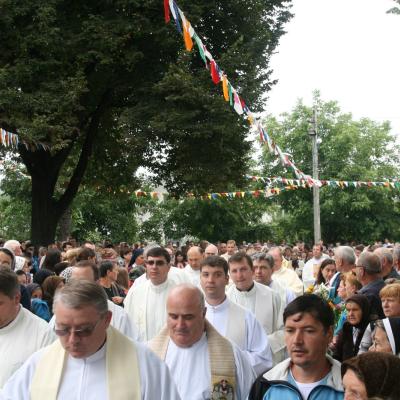 15 august: Baraţi: Procesiune în sărbătoarea Adormirea Maicii Domnului