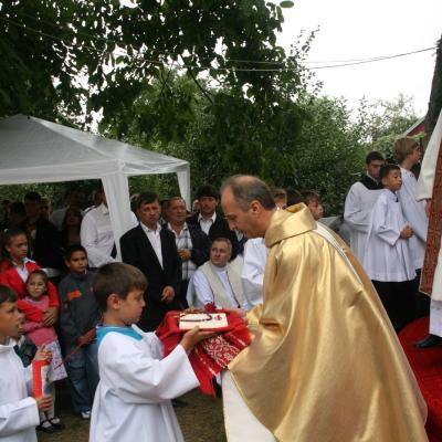 15 august: Baraţi: Procesiune în sărbătoarea Adormirea Maicii Domnului