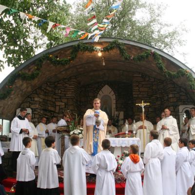 15 august: Baraţi: Procesiune în sărbătoarea Adormirea Maicii Domnului