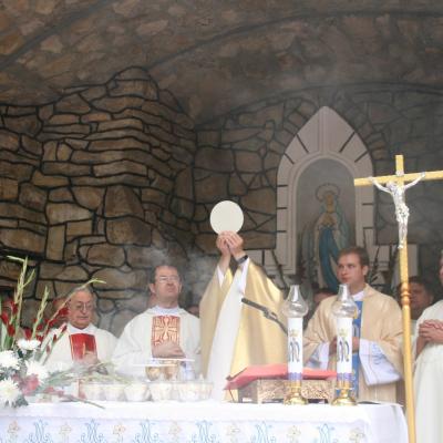 15 august: Baraţi: Procesiune în sărbătoarea Adormirea Maicii Domnului