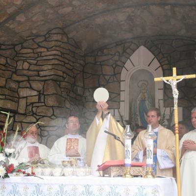 15 august: Baraţi: Procesiune în sărbătoarea Adormirea Maicii Domnului