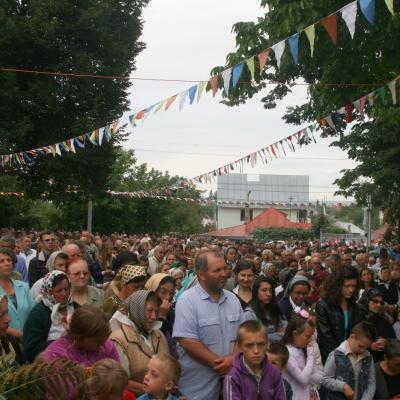 15 august: Baraţi: Procesiune în sărbătoarea Adormirea Maicii Domnului