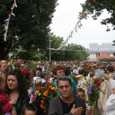 15 august: Baraţi: Procesiune în sărbătoarea Adormirea Maicii Domnului