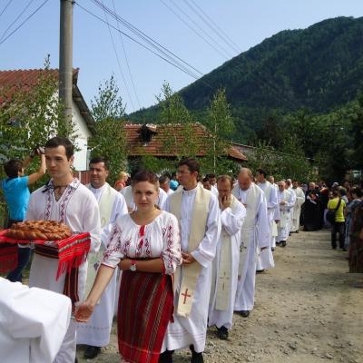 17 august: Bogata: Consacrarea altarului şi sfinţirea bisericii "Înălţarea Sfintei Cruci"