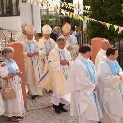 22 august: Iugani: Sfinţirea bisericii, consacrarea altarului şi hramul