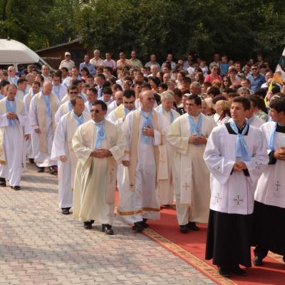 22 august: Iugani: Sfinţirea bisericii, consacrarea altarului şi hramul