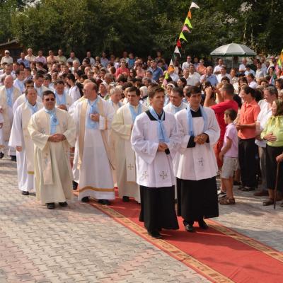22 august: Iugani: Sfinţirea bisericii, consacrarea altarului şi hramul