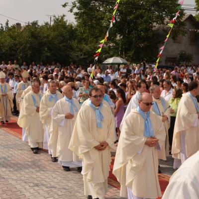 22 august: Iugani: Sfinţirea bisericii, consacrarea altarului şi hramul