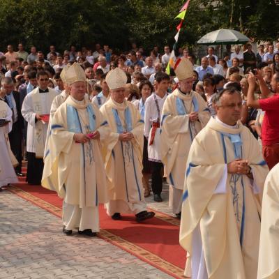 22 august: Iugani: Sfinţirea bisericii, consacrarea altarului şi hramul