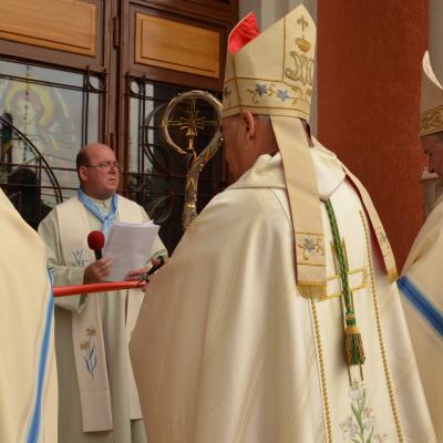 22 august: Iugani: Sfinţirea bisericii, consacrarea altarului şi hramul