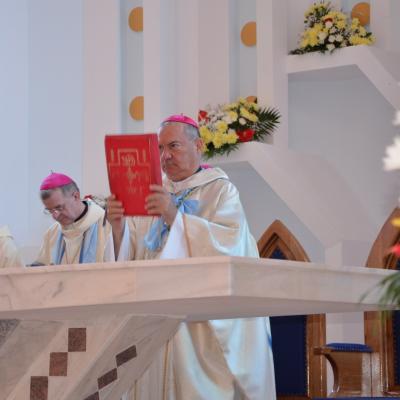 22 august: Iugani: Sfinţirea bisericii, consacrarea altarului şi hramul