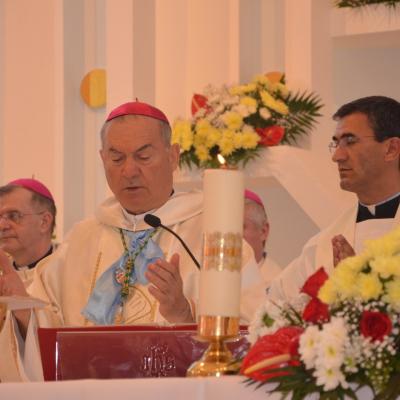 22 august: Iugani: Sfinţirea bisericii, consacrarea altarului şi hramul