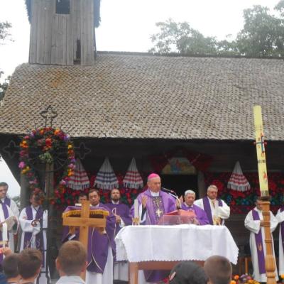 25 august: Faraoani: Liturghie cu requiem pentru răposaţii accidentului de pe Valea Uzului