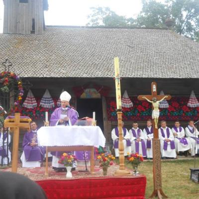 25 august: Faraoani: Liturghie cu requiem pentru răposaţii accidentului de pe Valea Uzului