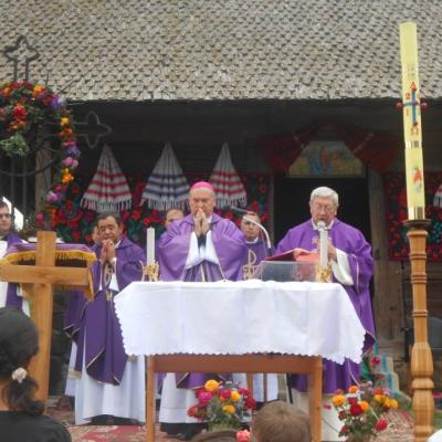 25 august: Faraoani: Liturghie cu requiem pentru răposaţii accidentului de pe Valea Uzului