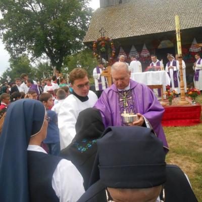 25 august: Faraoani: Liturghie cu requiem pentru răposaţii accidentului de pe Valea Uzului