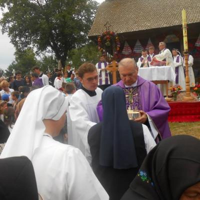 25 august: Faraoani: Liturghie cu requiem pentru răposaţii accidentului de pe Valea Uzului