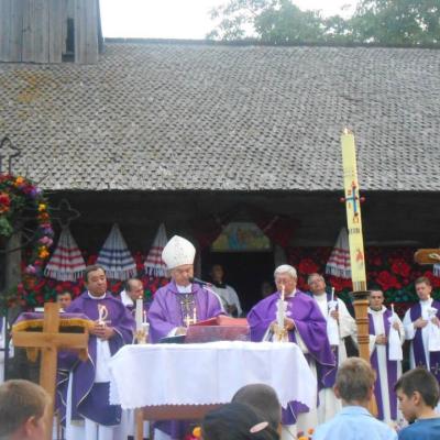 25 august: Faraoani: Liturghie cu requiem pentru răposaţii accidentului de pe Valea Uzului