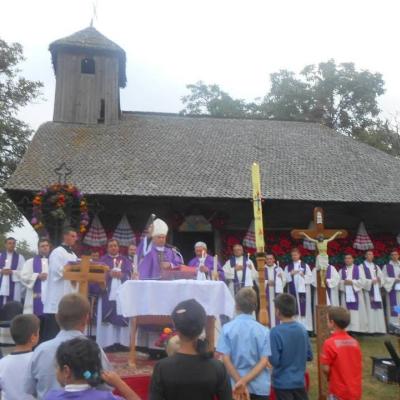25 august: Faraoani: Liturghie cu requiem pentru răposaţii accidentului de pe Valea Uzului