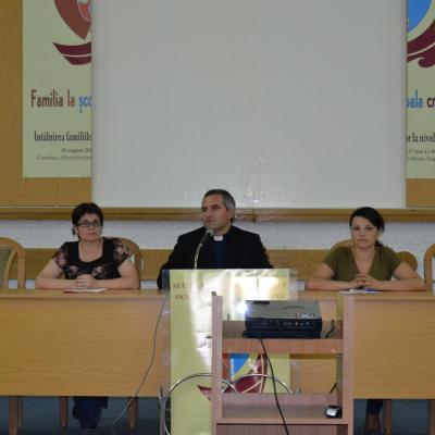 28 august: Iaşi: Simpozionul "Familia la şcoala credinţei" - Ziua I