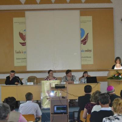 29 august: Iaşi: Simpozionul "Familia la şcoala credinţei" - ziua a II-a