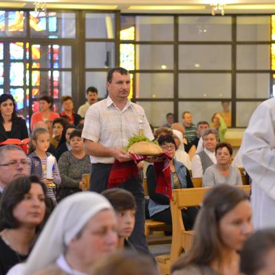 30 august: Iaşi: Liturghia de încheiere a Primei Întâlniri Diecezane a Familiilor
