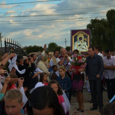 5 septembrie: Răcăciuni: Zile de sărbătoare în prezenţa Maicii Domnului