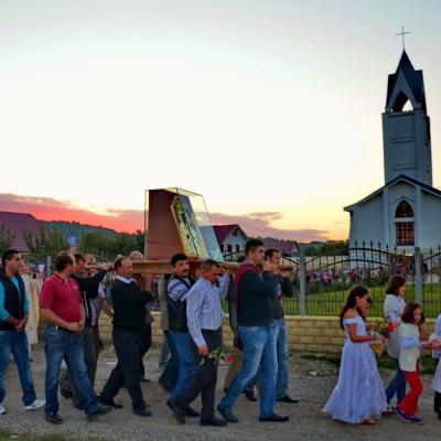 5 septembrie: Răcăciuni: Zile de sărbătoare în prezenţa Maicii Domnului