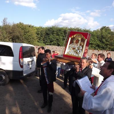 8-11 septembrie: Săveni: "Peregrinatio Mariae"