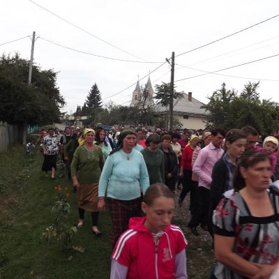 8-11 septembrie: Săveni: "Peregrinatio Mariae"