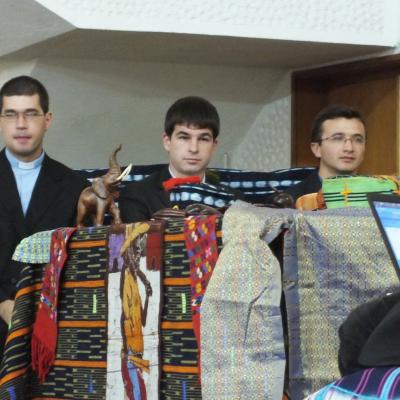 17 octombrie: Iaşi: Vestitori curajoşi pe străzile lumii... în Coasta de Fildeş