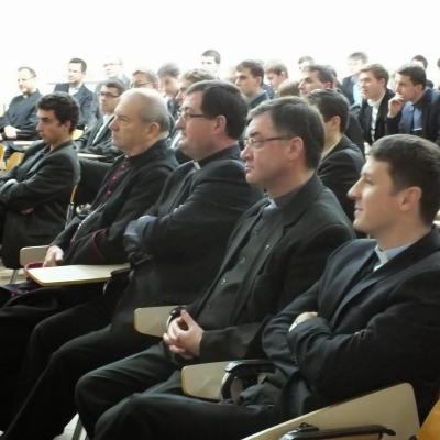 17 octombrie: Iaşi: Vestitori curajoşi pe străzile lumii... în Coasta de Fildeş
